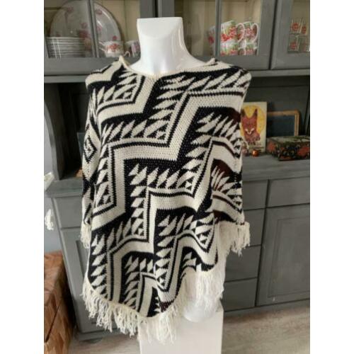 Mooi poncho sjaal van Lofty Manner