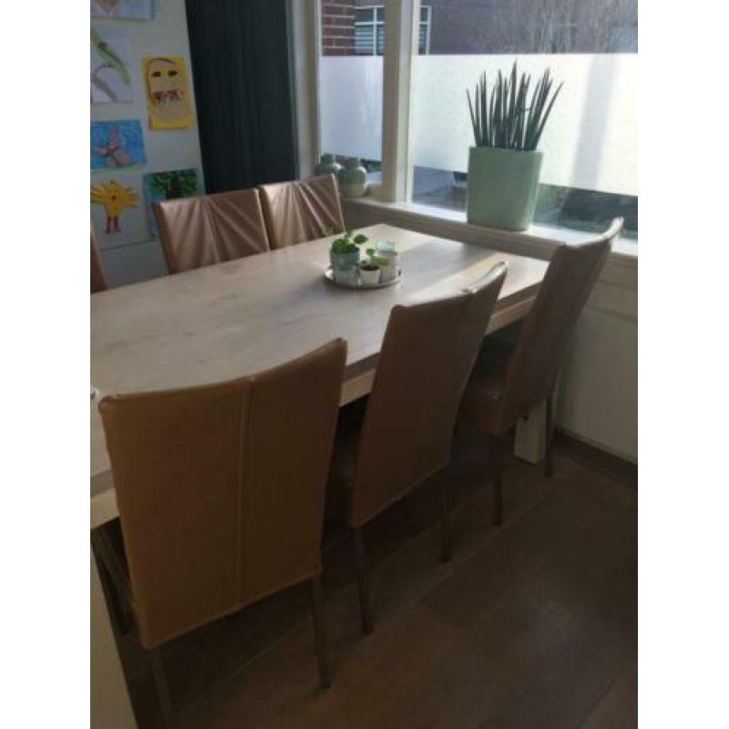 6 Mooie echt leren stoelen camel kleur