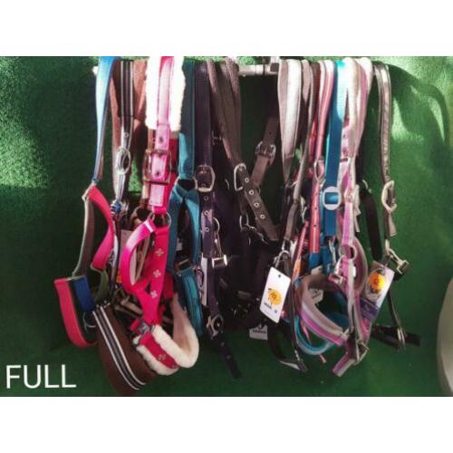 Halsters in verschillende maten en kleuren