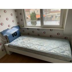Bed 90x200 + nachtkastje