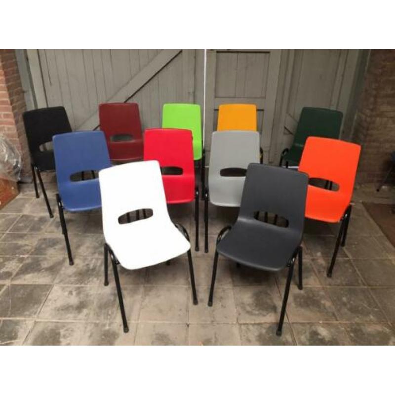 Bordeauxrode kantinestoelen bordeaux rood stapelstoelen