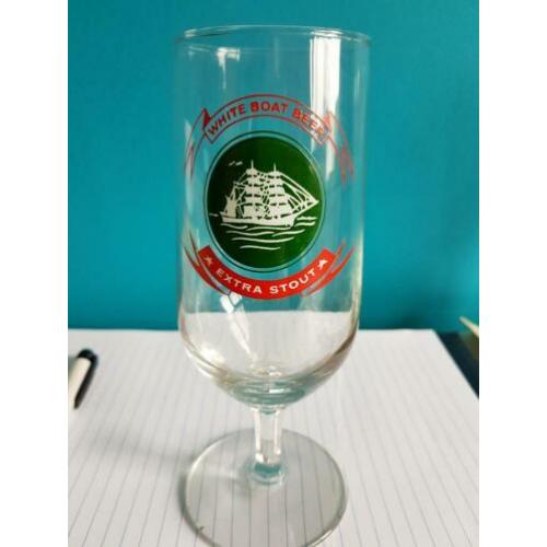 bierglas op voet, White Boat Beer extra stout