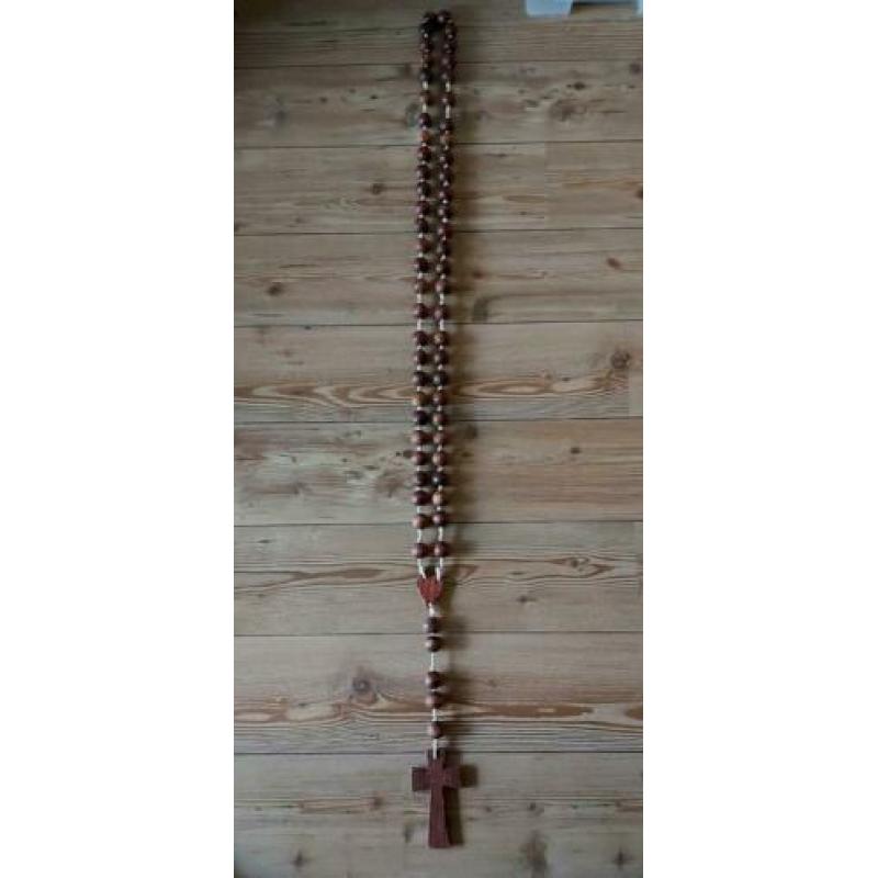 Woonketting hout met hartje & kruis
