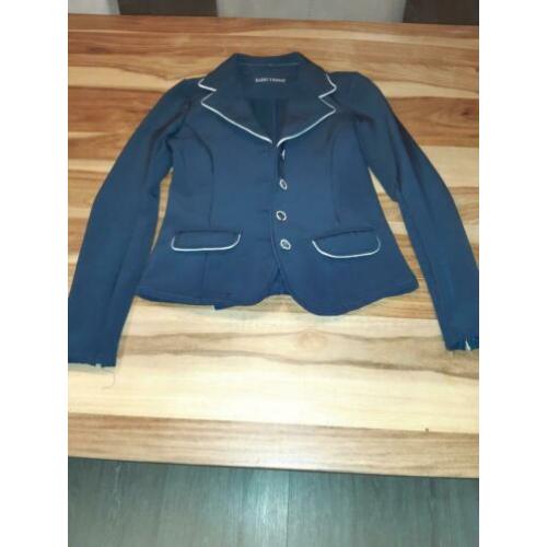 Wedstrijdset; jasje, shirt, broek, haarnetje, plastron,