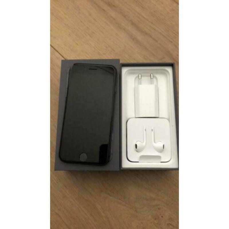 Zgan iPhone 8 64gb zwart/ space grey 1 jaar oud