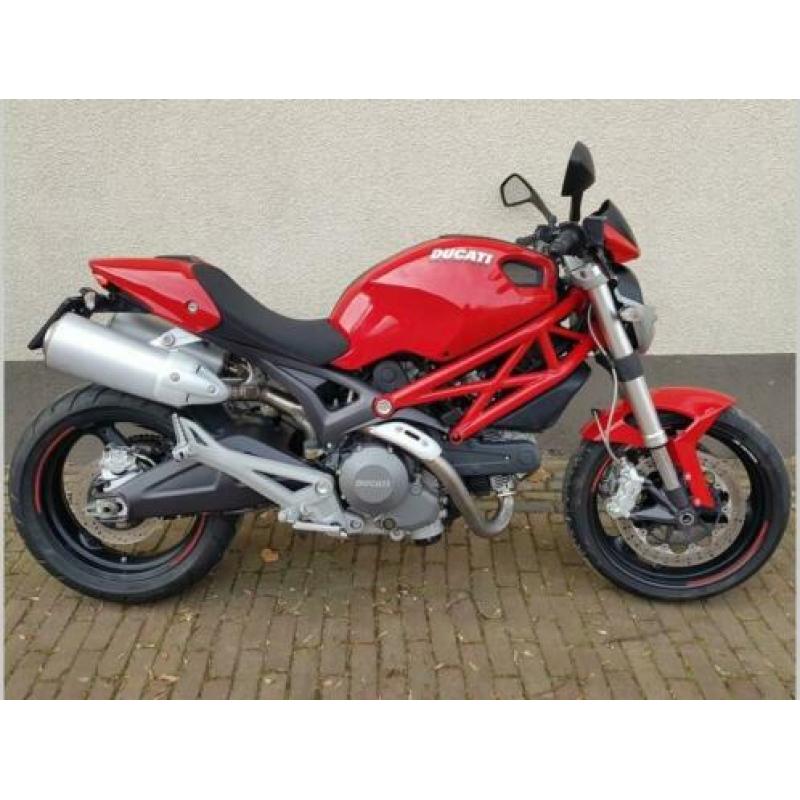 Ducati Monster 696 + / M696 A2 35kW mogelijk! Rood (2009)