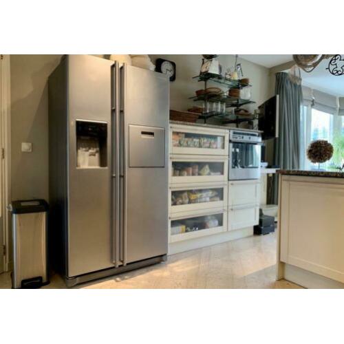 Massief beuken keuken ( geschilderd) met apparatuur.