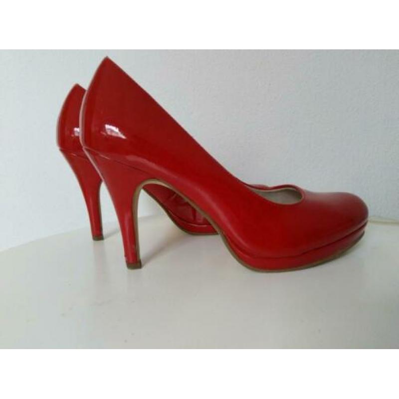 Rode pumps Tamaris maat 39