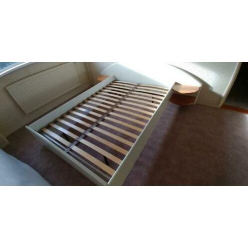 Tweepersoons bed, zie foto's. *gratis*