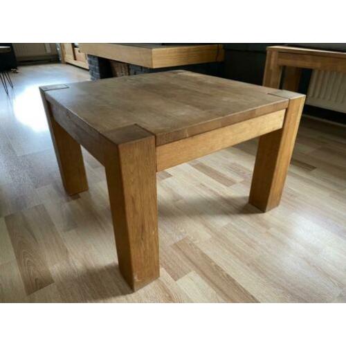 2x Eikenhouten tafeltjes 60x60