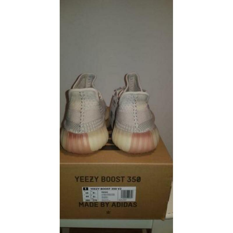 Yeezy Boost 350 V2 citrin maat 44