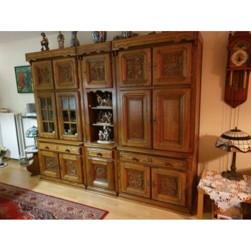 Mooie zware houten Breughel kast