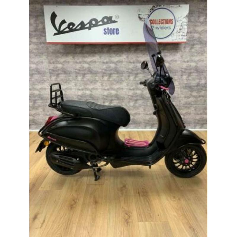 Vespa Sprint 25 km IGET NIEUW Notte x Pinky