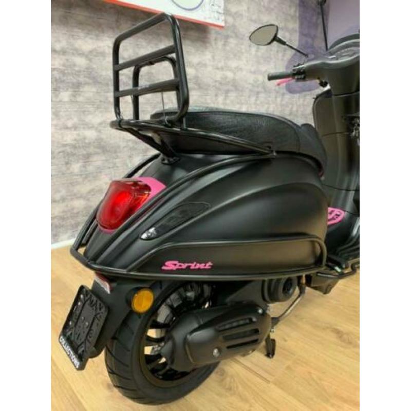 Vespa Sprint 25 km IGET NIEUW Notte x Pinky