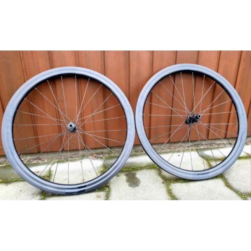 FFWD Fast Forward F4 carbon clincher wielset wielen dt swiss