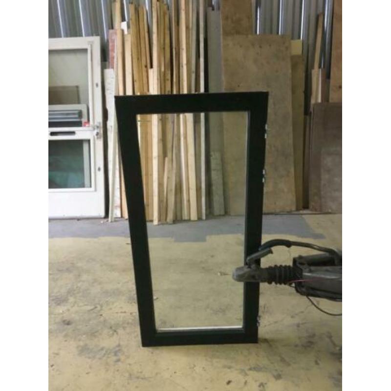 Hardhouten raam 636 x 1334 met thermopane glas