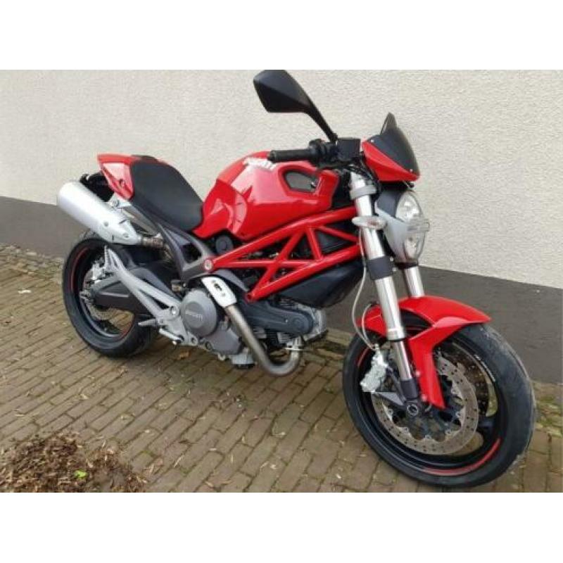 Ducati Monster 696 + / M696 A2 35kW mogelijk! Rood (2009)