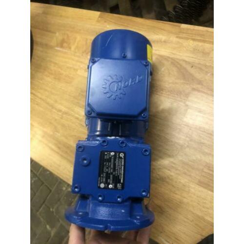 Nieuwe elektromotor met reductie 54rpm 0,25kw