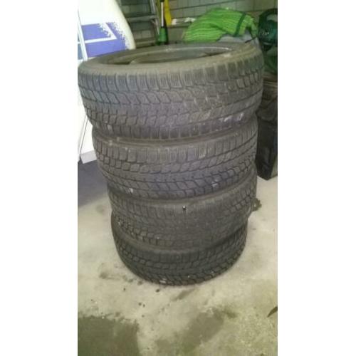 Winterbanden op stalen velgen 205-60-R16
