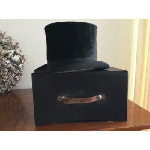 Hoge zijden hoed in originele doos.