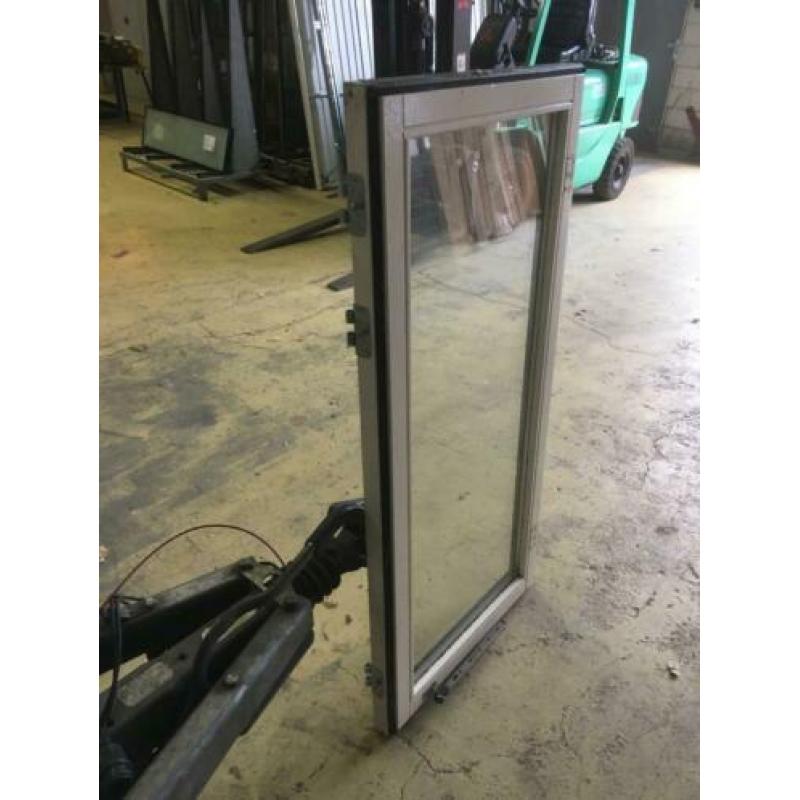 Hardhouten raam 636 x 1334 met thermopane glas
