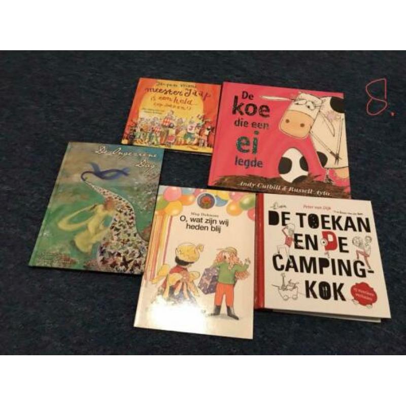 Verschillende boeken, prenten, lees, knutselboeken