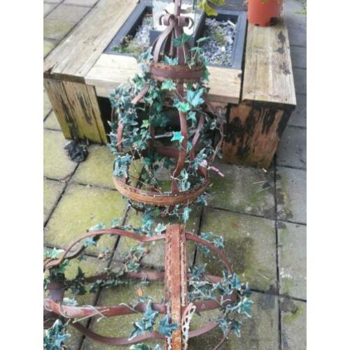2 grote lijzeren lantaarns Hoogte 86 cm