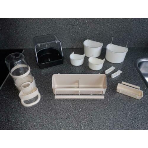 Vogelkooi compleet met speeltjes, voer , voer/drink bakjes