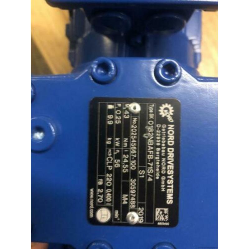 Nieuwe elektromotor met reductie 54rpm 0,25kw