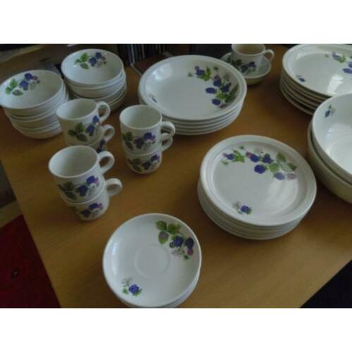 Servies 35 delig. Zie beschrijving.