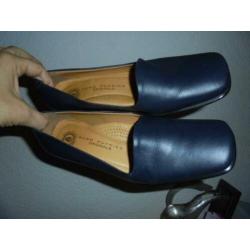 S19) donker blauw leren pumps maat 37 hush puppies hakhoogte