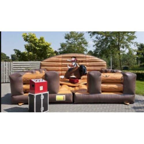 Rodeo stier/Springkussen/popcorn&suikerspin/partytent/stoele