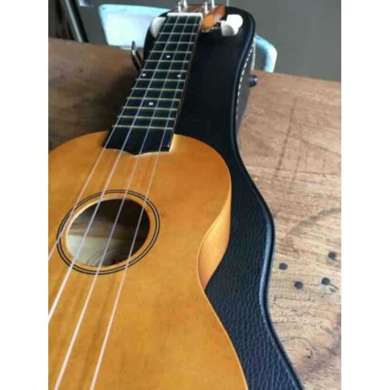 Mahalo ukulele U50G met hardcase