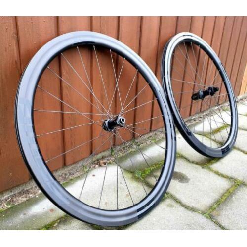 FFWD Fast Forward F4 carbon clincher wielset wielen dt swiss