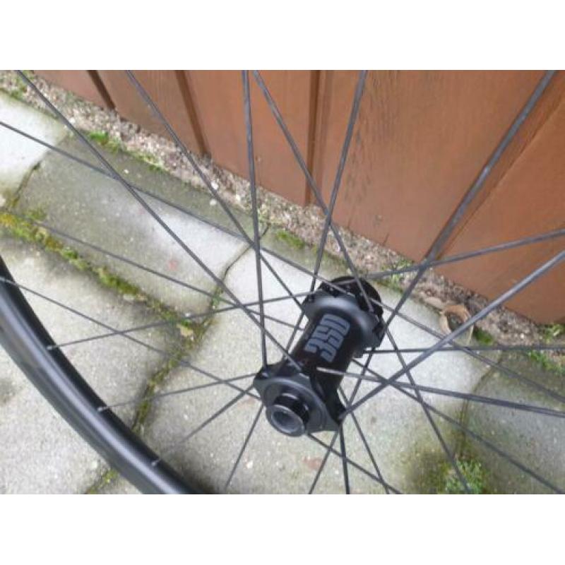 FFWD Fast Forward F4 carbon clincher wielset wielen dt swiss
