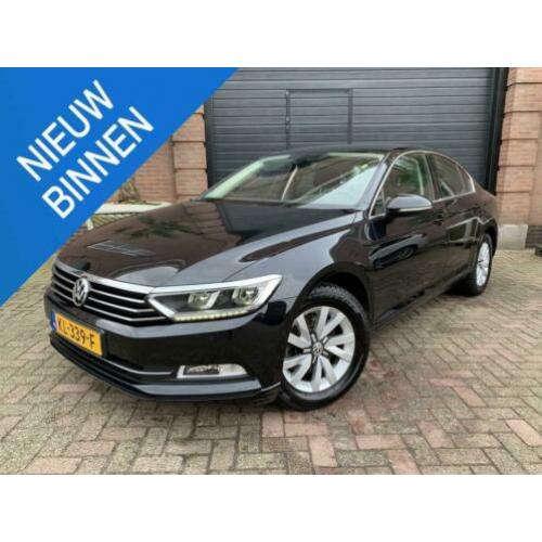 Volkswagen Passat 1.4 TSI Connected Series + Navi + PDC + Sp