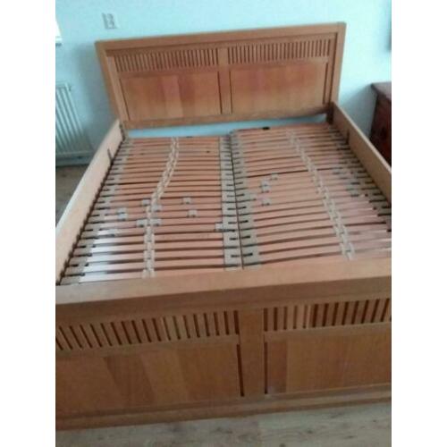 eikenhouten Bed met lattenbodems