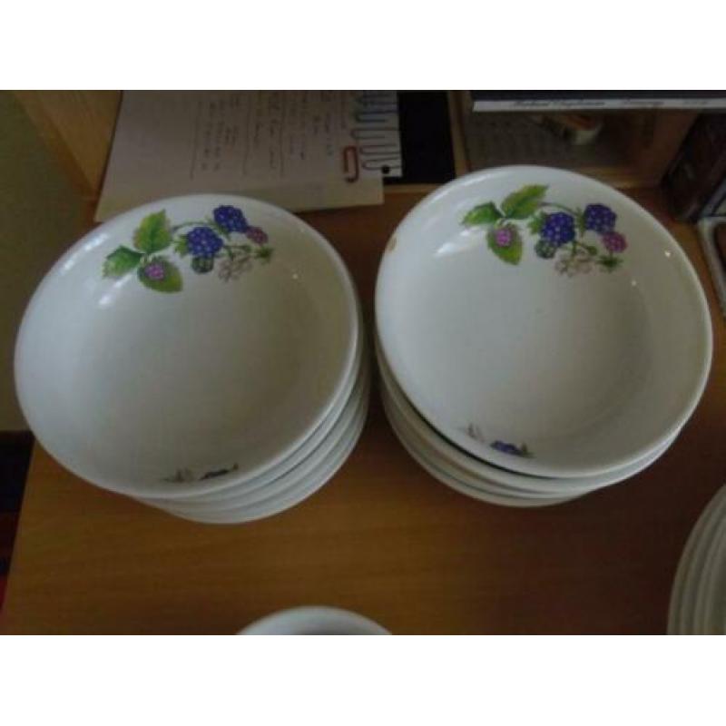 Servies 35 delig. Zie beschrijving.