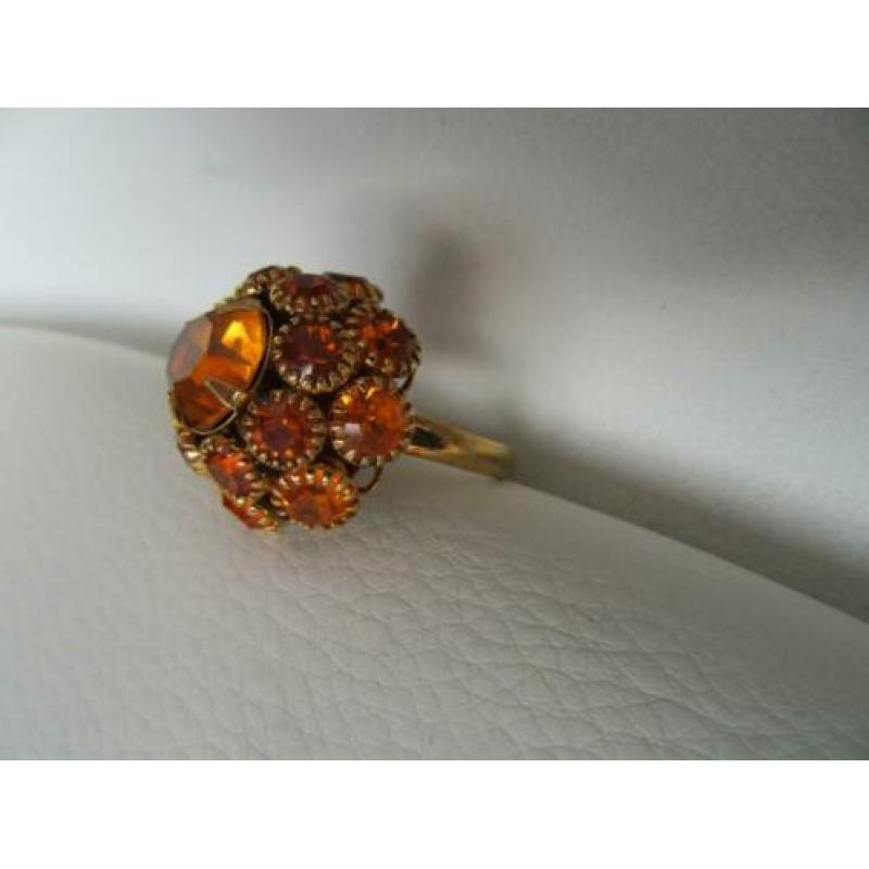 Ring Cocktail (vintage) Judy Lee gesign.