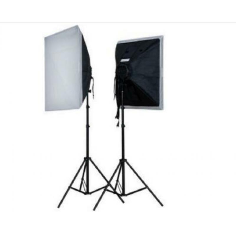 Blue/Green screen samen met een softbox. Stangen inbegrepen.