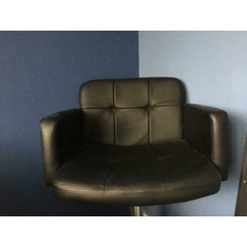 Ongebruikte stoelen( of kapperstoelen)bieden