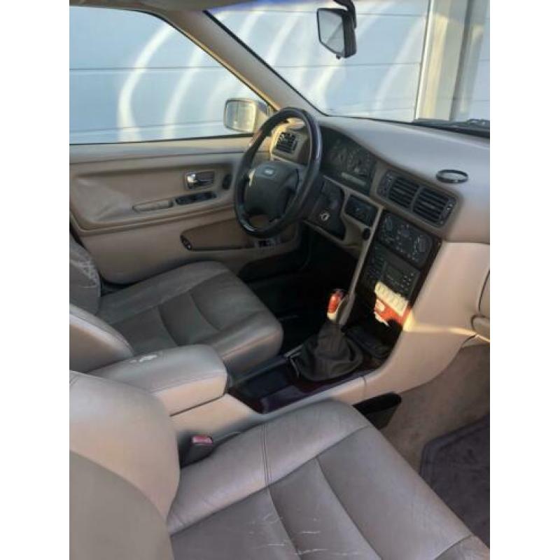 Volvo V70 2.4 170PK 2000 Blauw