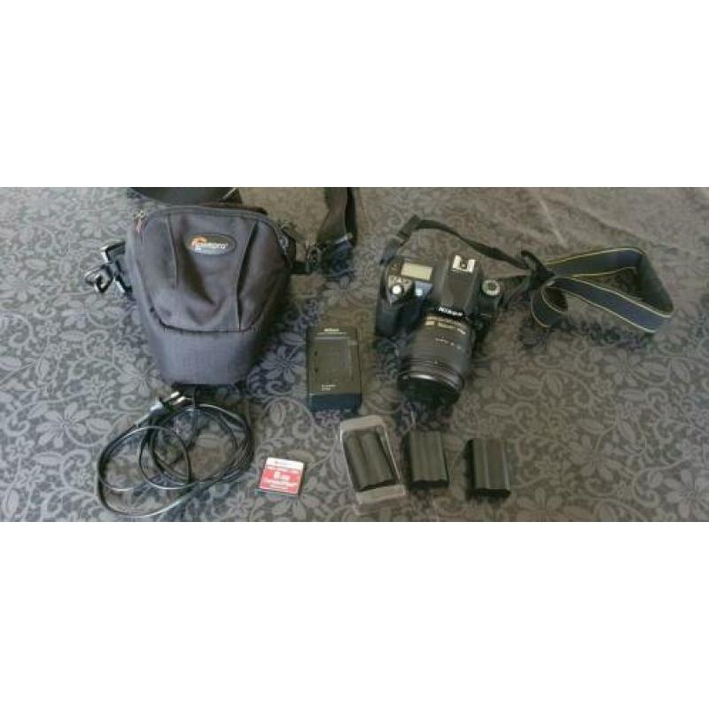 Nikon D70 met Nikkor 18-70 objectief