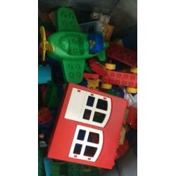 Kist vol Duplo met vele complete sets