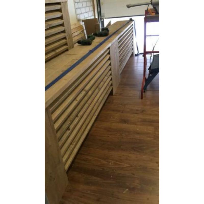 Verschillende radiator ombouwen van verouderd steigerhout
