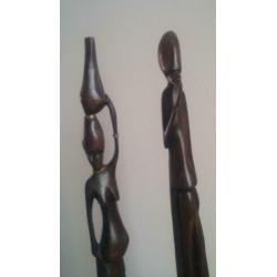 2 prachtige, slanke houten design beelden, ca. 43 cm. hoog.