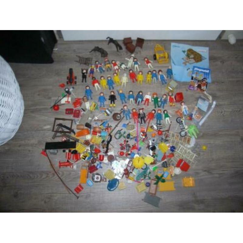 Te koop los playmobil met veel poppetjes