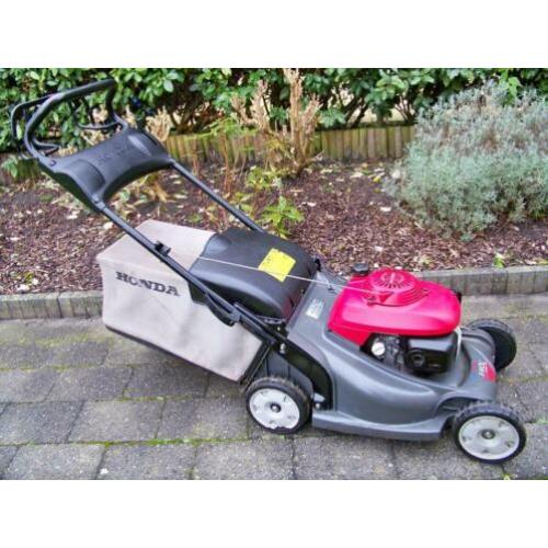 Honda HRX476 met aandrijving en kunststof maaidek