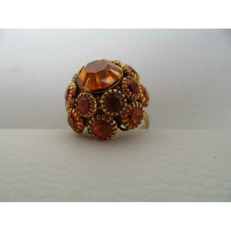 Ring Cocktail (vintage) Judy Lee gesign.