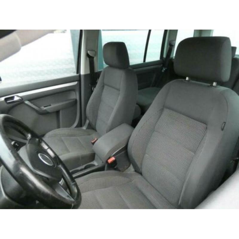 Volkswagen Touran 2.0 TDI Highline AUT/ CLIMA/ CRUISE/ TREKH